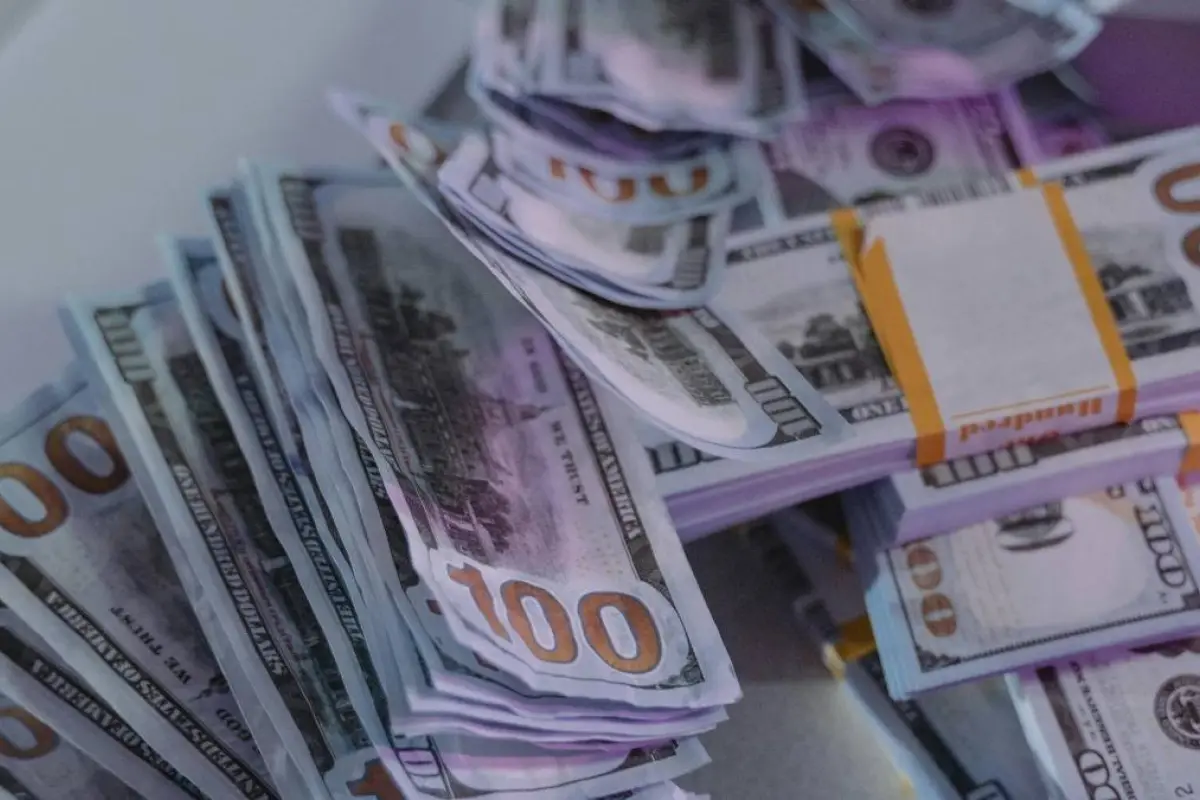 El Banco Central del Ecuador eleva al 2,5 % la proyección de crecimiento económico del país para este 2026.
