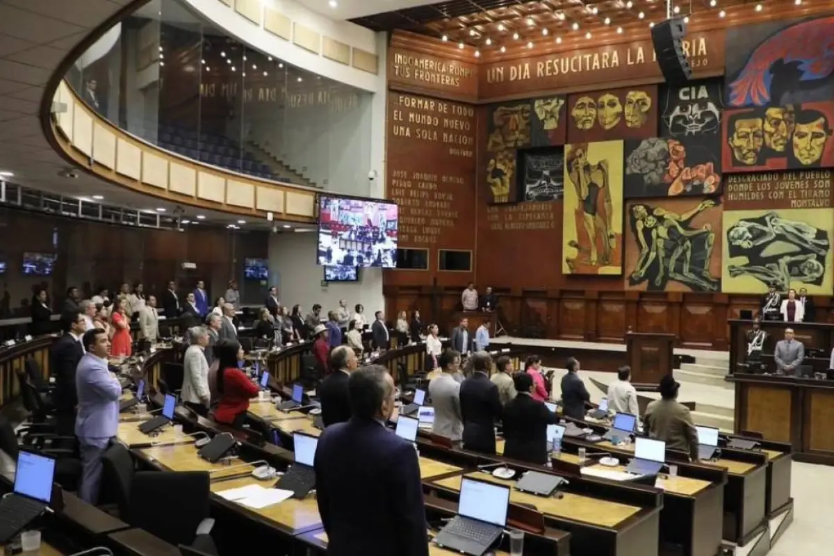 Niels Olsen defiende el gasto de 30 mil dólares para llevar la Asamblea Nacional a varias provincias de Ecuador.
