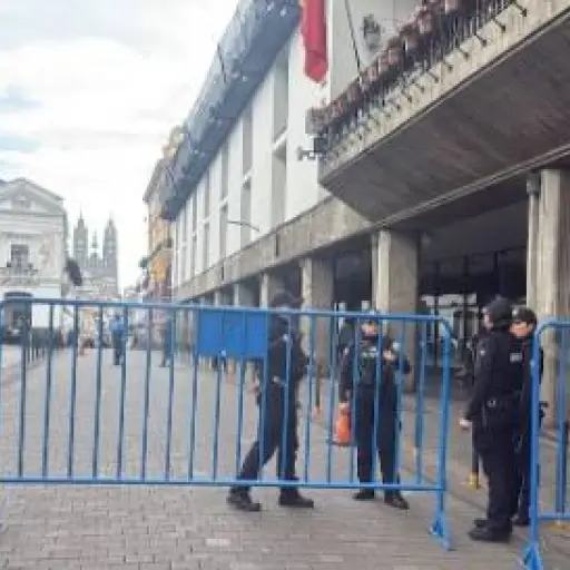 No era una bomba, sino ropa en una mochila abandonada en Quito