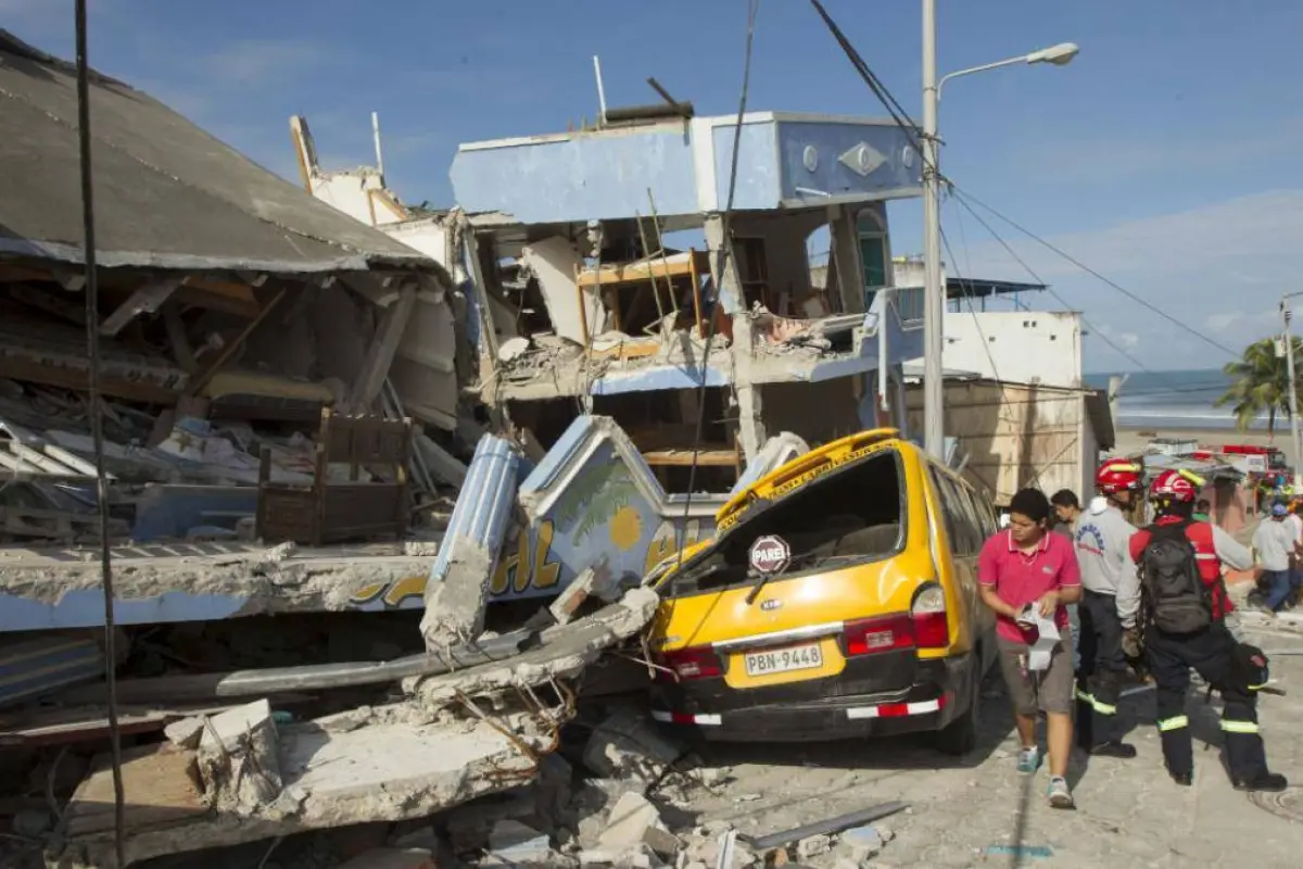 Imagen de archivo que muestra los daños en Pedernales tras el terremoto del 16 de abril del 2016, Archivo