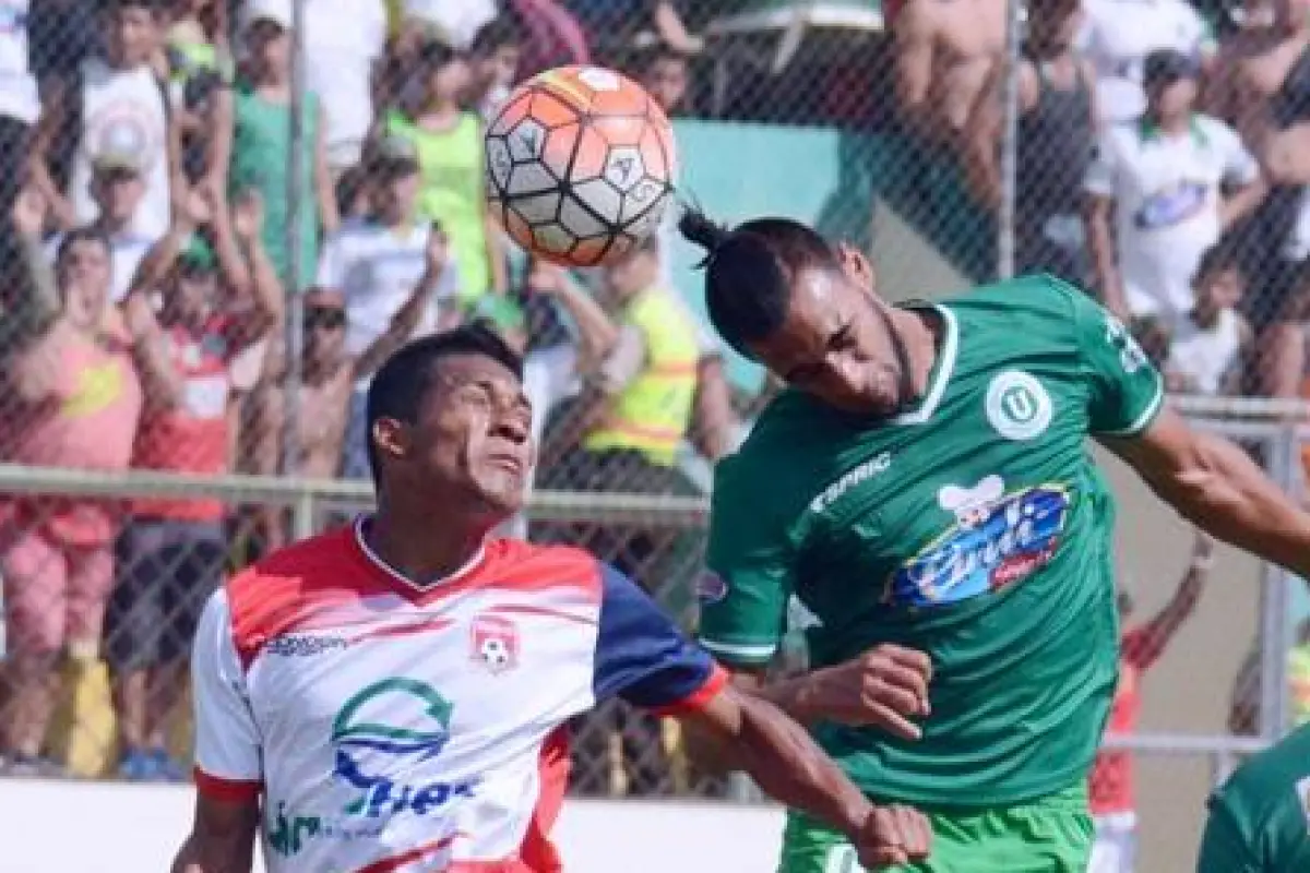 Colón FC y Liga de Portoviejo en uno de los encuentros que disputaron
