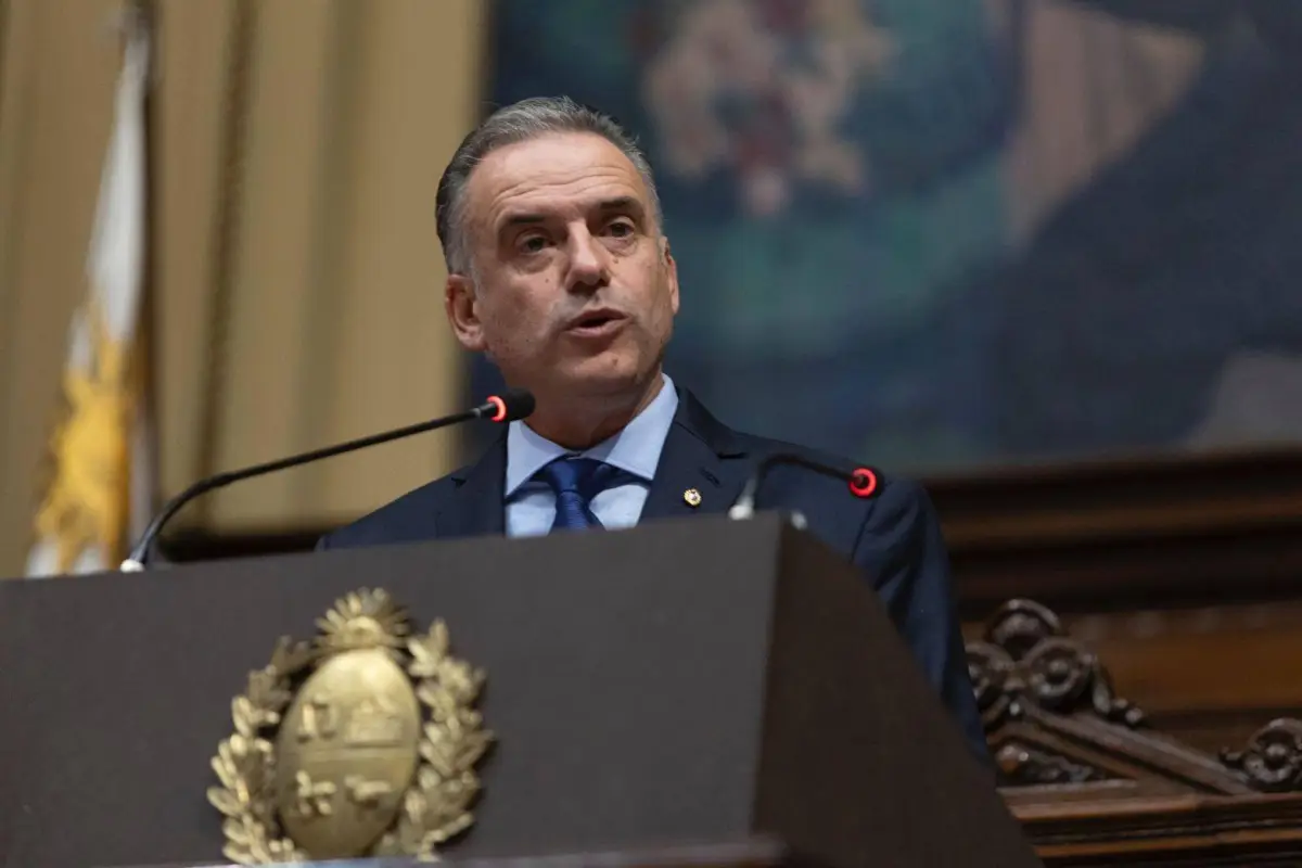 Yamandú Orsi reglamenta la ley de eutanasia para garantizar la muerte digna en Uruguay