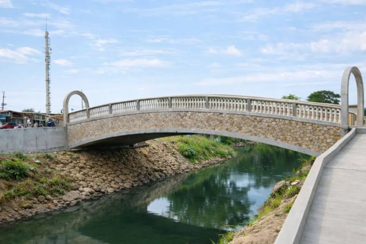 El puente  Douglas Solórzano con su nueva imagen, César Vélez