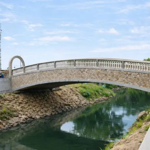 Nuevo puente y obras viales transforman condiciones urbanas en El Vergel, en Chone