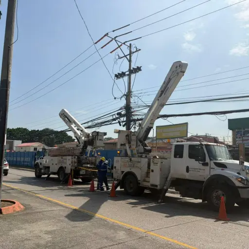 CNEL EP atribuye cortes eléctricos en Guayaquil, Daule y Samborondón a sobrecarga por ola de calor