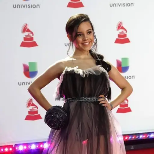 Jenna Ortega confiesa la crisis que casi la retira de la actuación