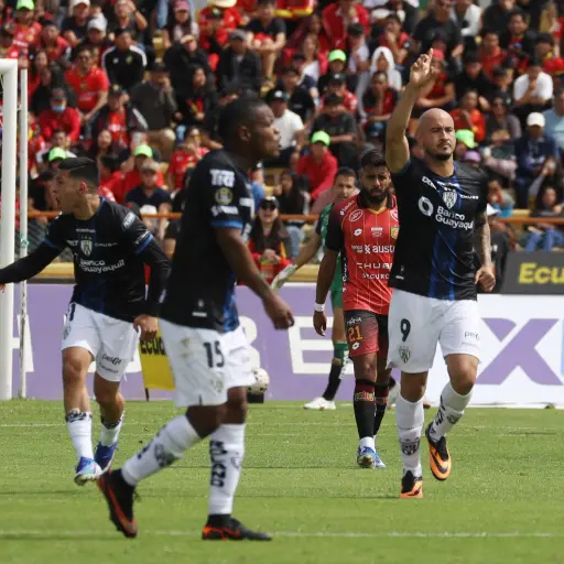 Independiente del Valle logra remontada de 2-3 ante Deportivo Cuenca y se reafirma como líder