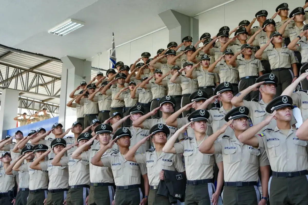 Policía Nacional de Ecuador en formación reclutamiento profesional 2026.