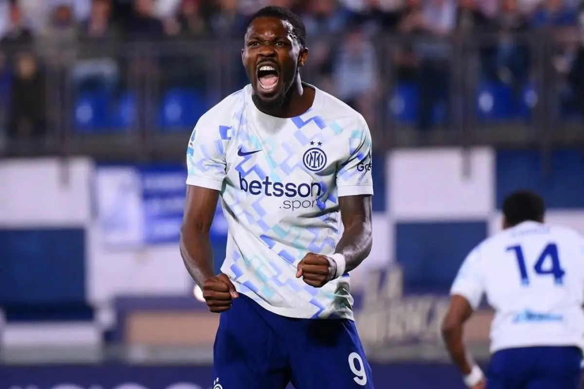 Marcus Thuram celebra uno de los goles que marcó con Inter ante Como
