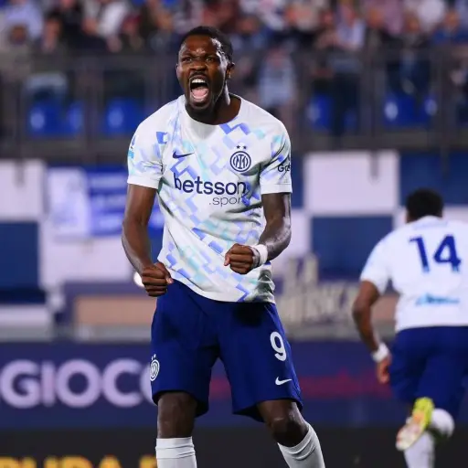 Inter de Milán se impone al Como con dobletes de Thuram y Dumfries y da un paso clave hacia el Scudetto