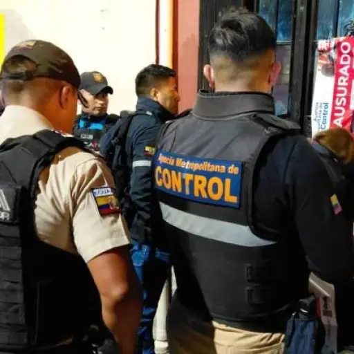 Una fiesta clandestina terminó en clausura durante controles en Quito