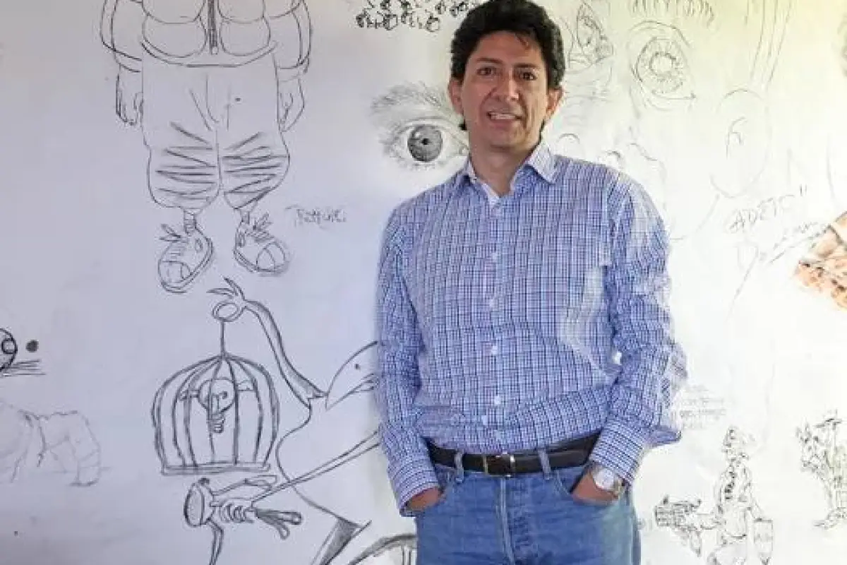 Xavier  Bonilla, quiteño autor de ocho libros es el nuevo elemento del portal Primicias., Foto: Cortesía Plan V