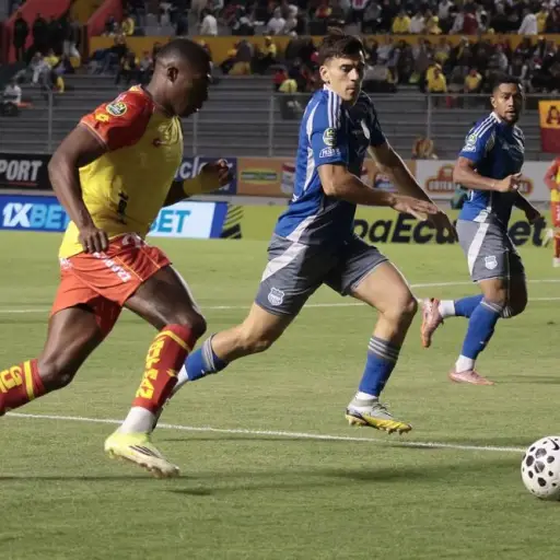 Emelec vivió un calvario ante Aucas; hubo una expulsión a los 6 minutos y una derrota amarga
