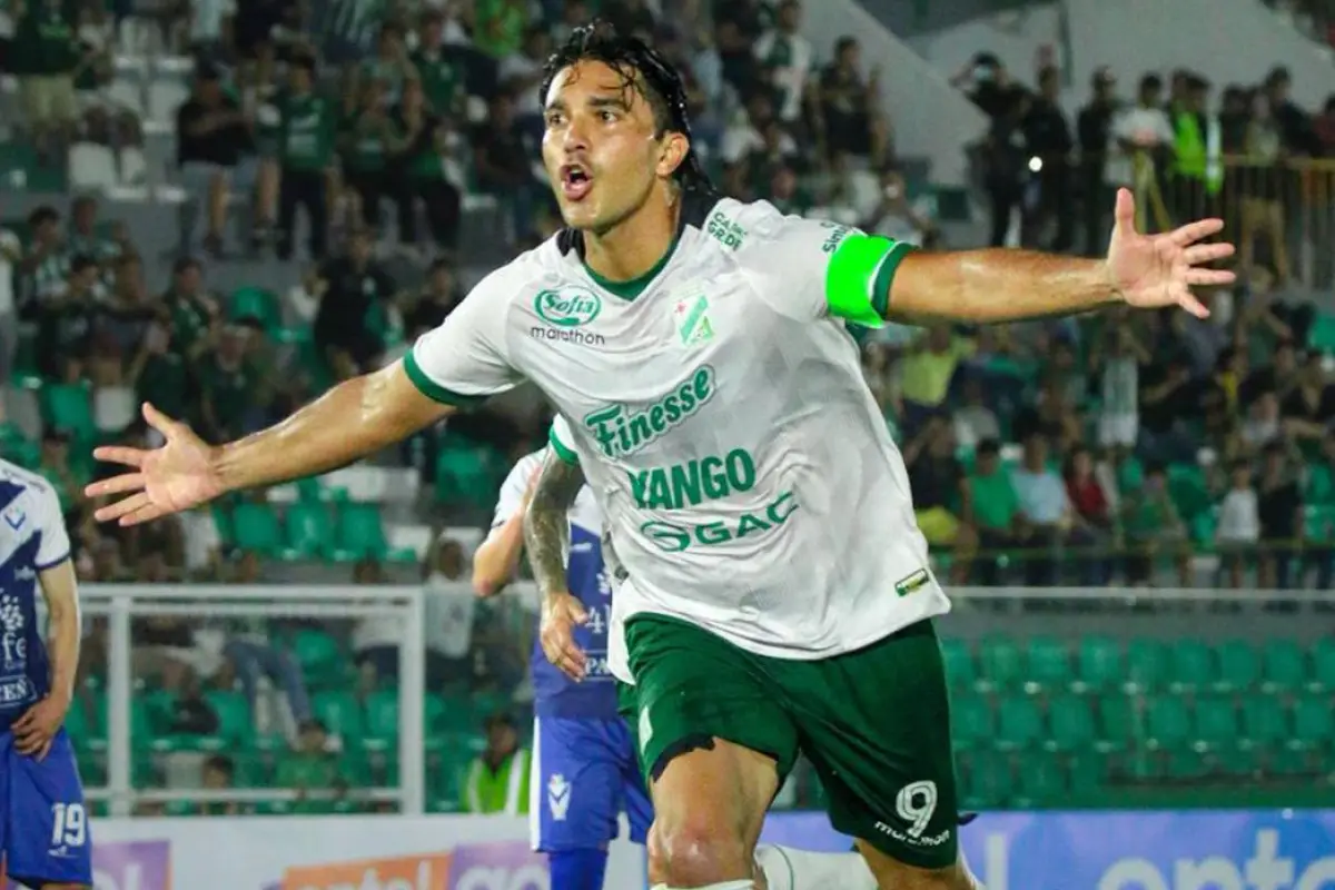 Martins Moreno no se guardó nada contra el seleccionador de Bolivia., X: Oriente Petrolero.