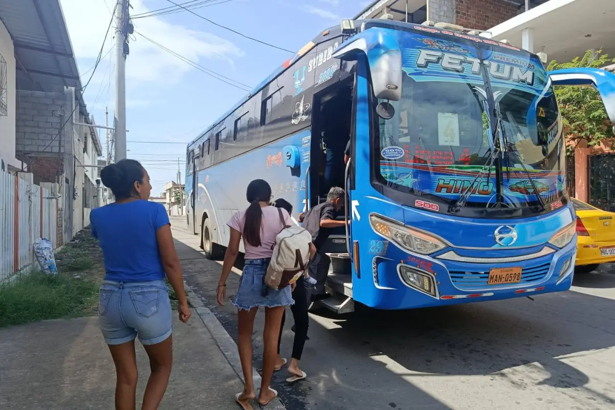 La ruta 4 de Fetum en riesgo de seguir dando el servicio., El Diario