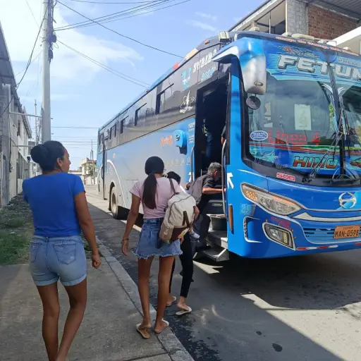  Usuarios de la línea 4 podrían perder el servicio de buses por baja demanda y alto costo