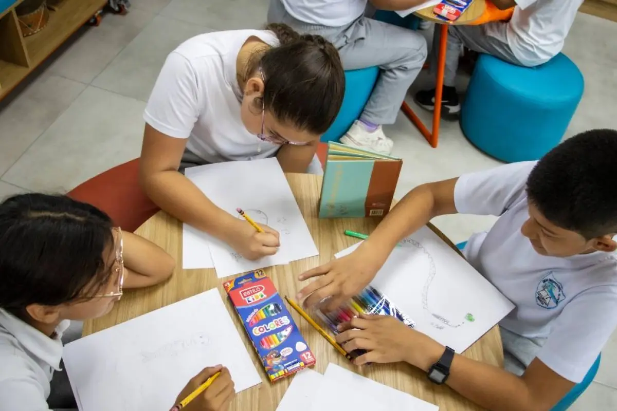 Comisión de Educación aprueba informe para implementar la enseñanza financiera obligatoria en Ecuador..