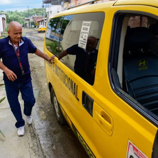 Transporte escolar analiza tarifas por alza del combustible