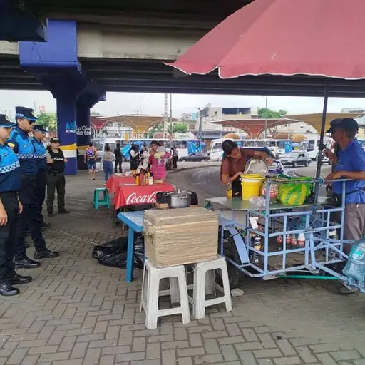Autoridades inspeccionan establecimientos y clausuran dos locales en operativo interinstitucional en Guayaquil
