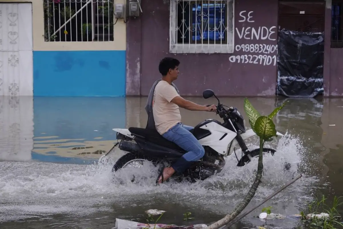 Inamhi emite alerta meteorológica por lluvias y tormentas eléctricas en Ecuador hasta el 17 de abril.