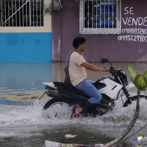 Inamhi emite alerta meteorológica por lluvias y tormentas eléctricas en Ecuador hasta el 17 de abril