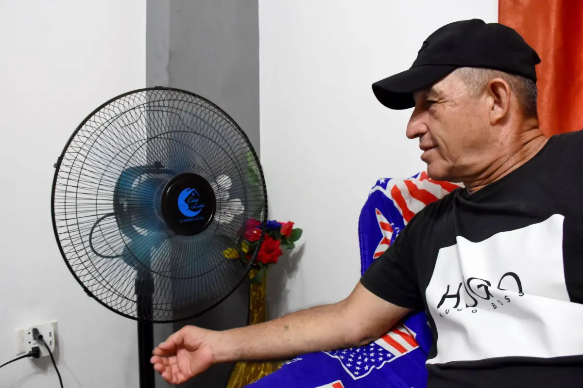 Las altas temperaturas obliga a usuarios a encender ventiladores y aires acondicionados, lo que genera un aumento del consumo de energía., El Diario