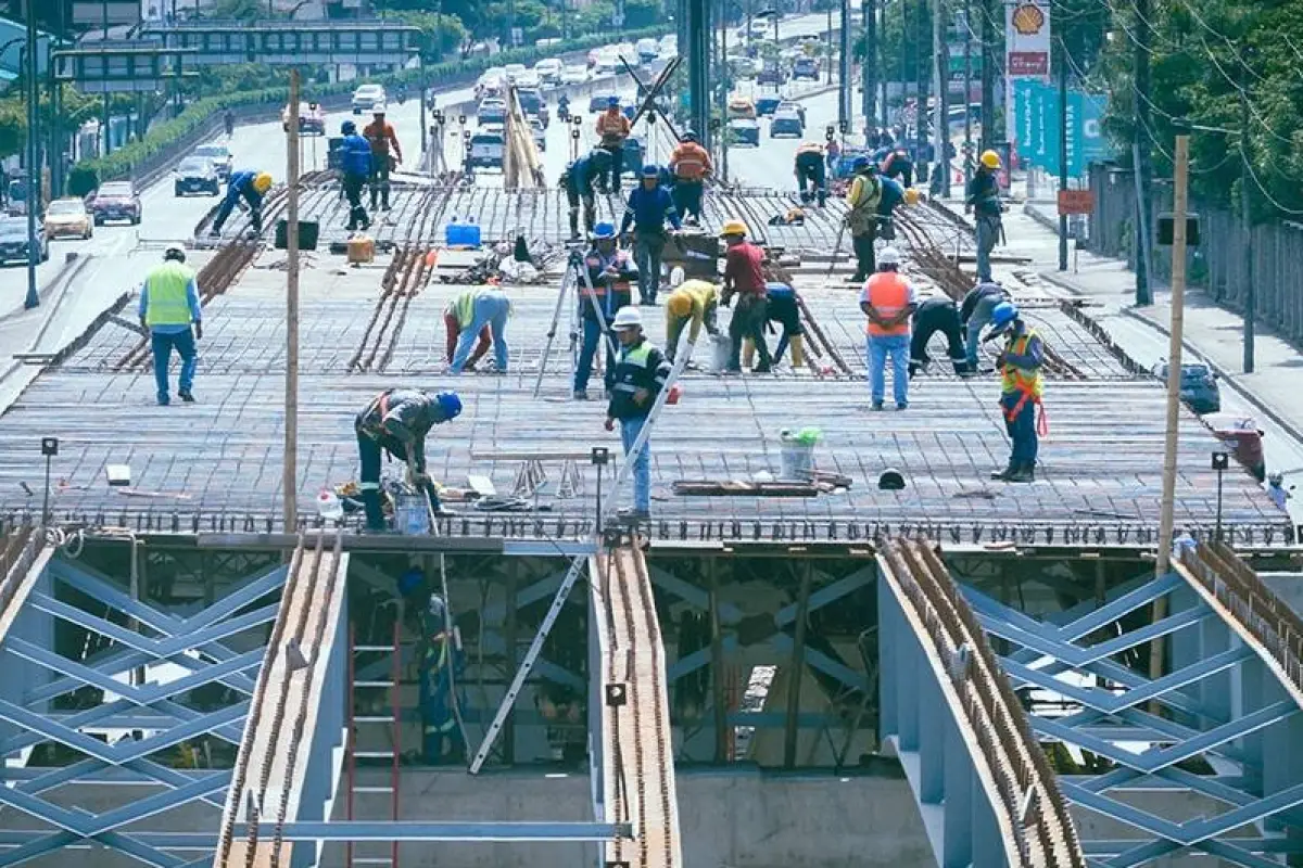 Paso elevado en el norte de Guayaquil entra en fase de losa tras culminar etapa estructural
