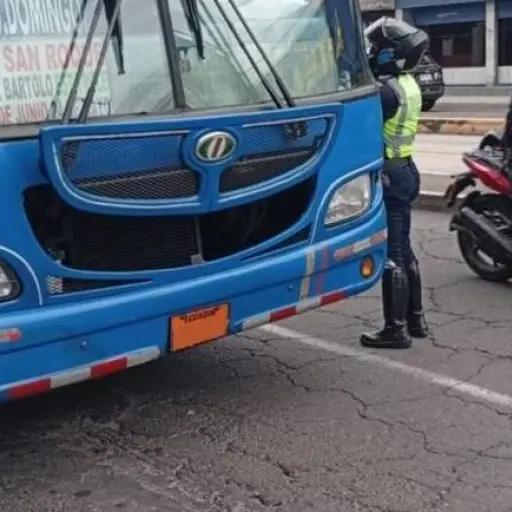 Más de 2.400 sanciones sacuden al transporte público en Quito este 2026