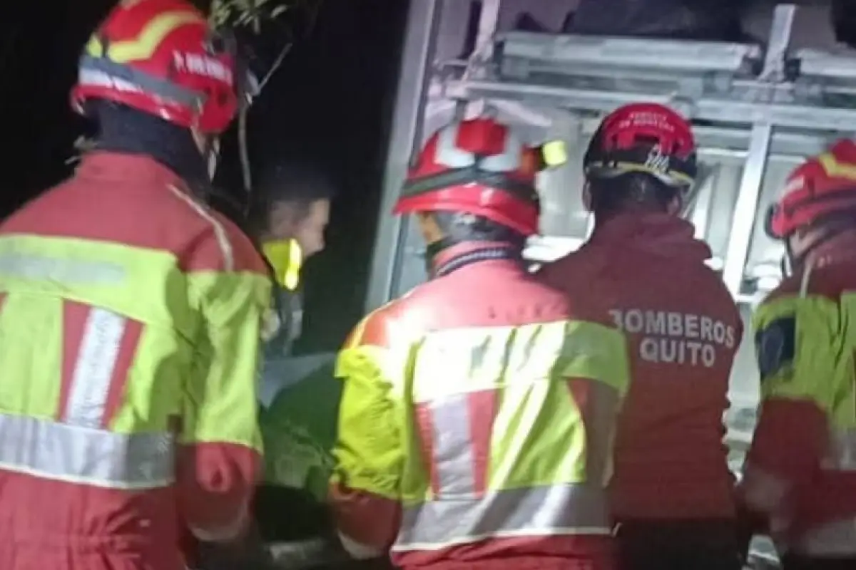 Elementos del Cuerpo de Bomberos participaron de las labores de rescate del cuerpo., Foto: Cortesía