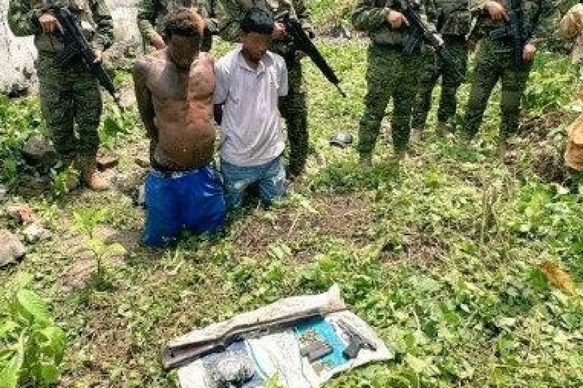 Golpe a lo ilícito en Pedernales dos detenidos con droga y armamento
