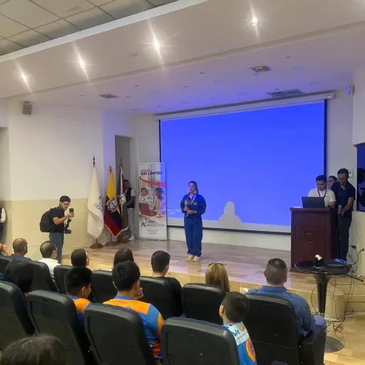 Santo Domingo mira al espacio: jóvenes se inspiran con historias reales