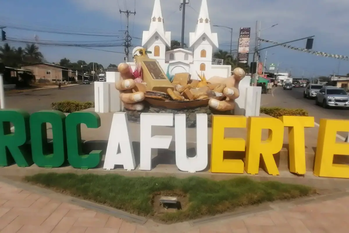 El monumento al Dulce, en el cantón Rocafuerte, Kiabeth Ugalde