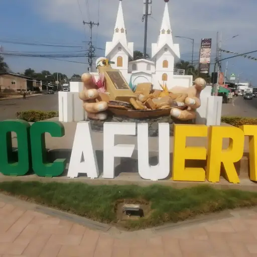 Ciudadanos de Rocafuerte alertan sobre deterioro del monumento al Dulce y piden restauración