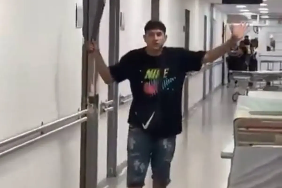 El sospechoso estaba armado con un machete y con un hacha, armas con las que amenazaba a los policías., Foto: Captura de pantalla