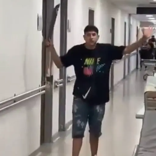 Pánico en hospital: Policía colombiana neutralizó a un hombre armado que irrumpió en la casa de salud