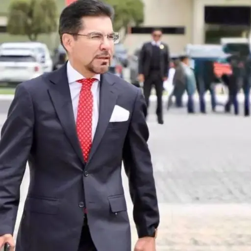 Seguridad del fiscal general del Estado interceptó a un sujeto armado tras disparos a una cafetería en Quito