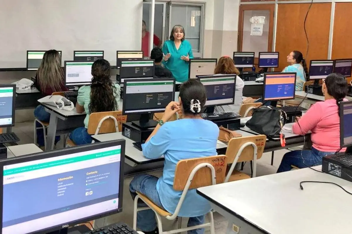 Ecuador convoca a nuevo Examen de Habilitación Profesional para personal de salud, redes sociales
