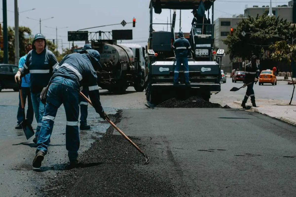 Arrancan trabajos de mantenimiento vial en la avenida 25 de Julio, Municipio de Guayaquil