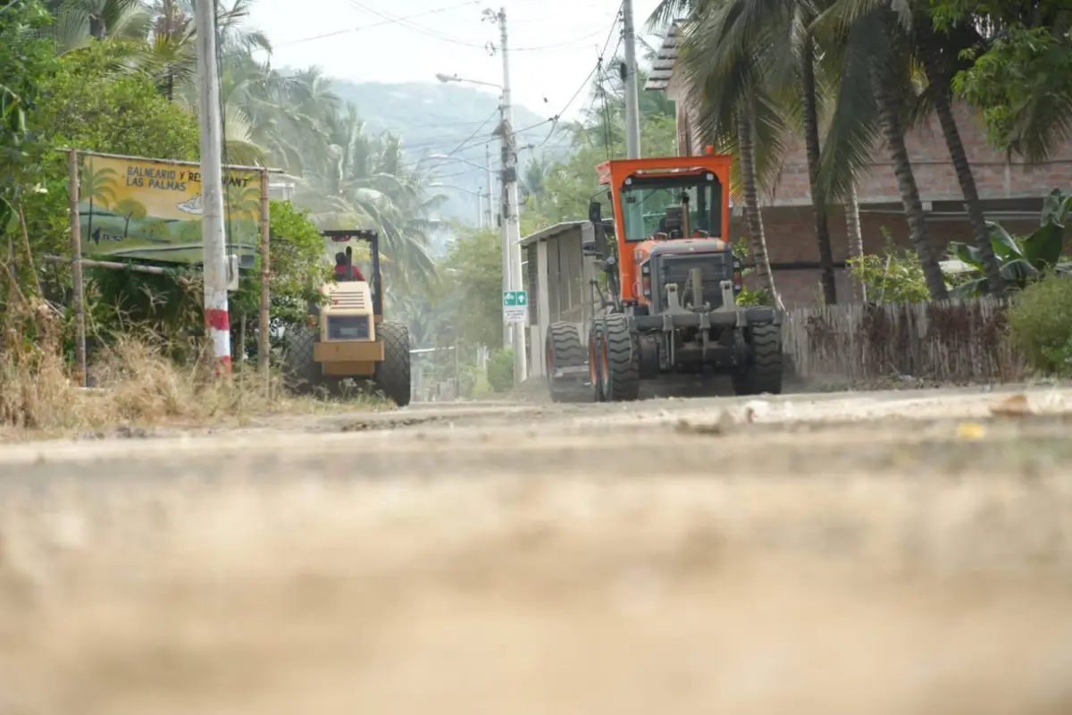 La intervención en las vías rurales de la comunidad San Pedro, en Puerto Loor, Rocafuerte, Redes