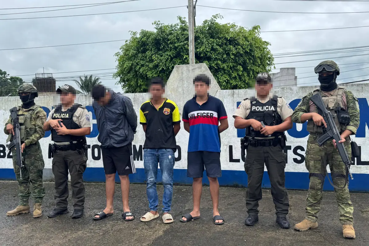Madrugada de allanamientos en Santo Domingo deja tres detenidos y evidencias clave