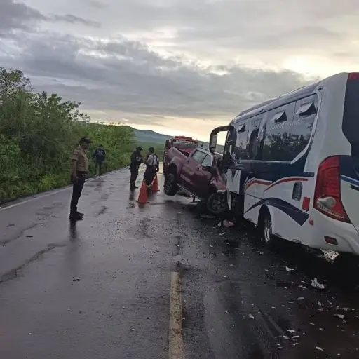 Un fallecido y 17 heridos deja siniestro de tránsito en la vía a Baltra, en Galápagos