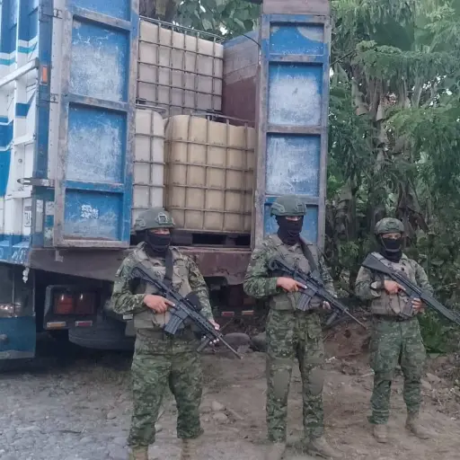Quinindé: Ejército decomisa camión con 1.250 galones de diésel sustraído del poliducto