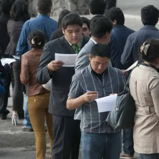 Análisis económico señala que el ajuste fiscal en Ecuador recae excesivamente en el sector privado