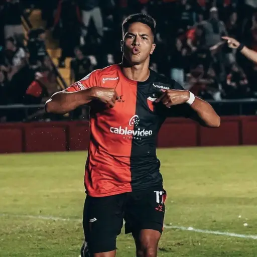 Ignacio Lago, delantero de Colón de Santa Fe, presenta públicamente a su novio Gonzalo Huser 