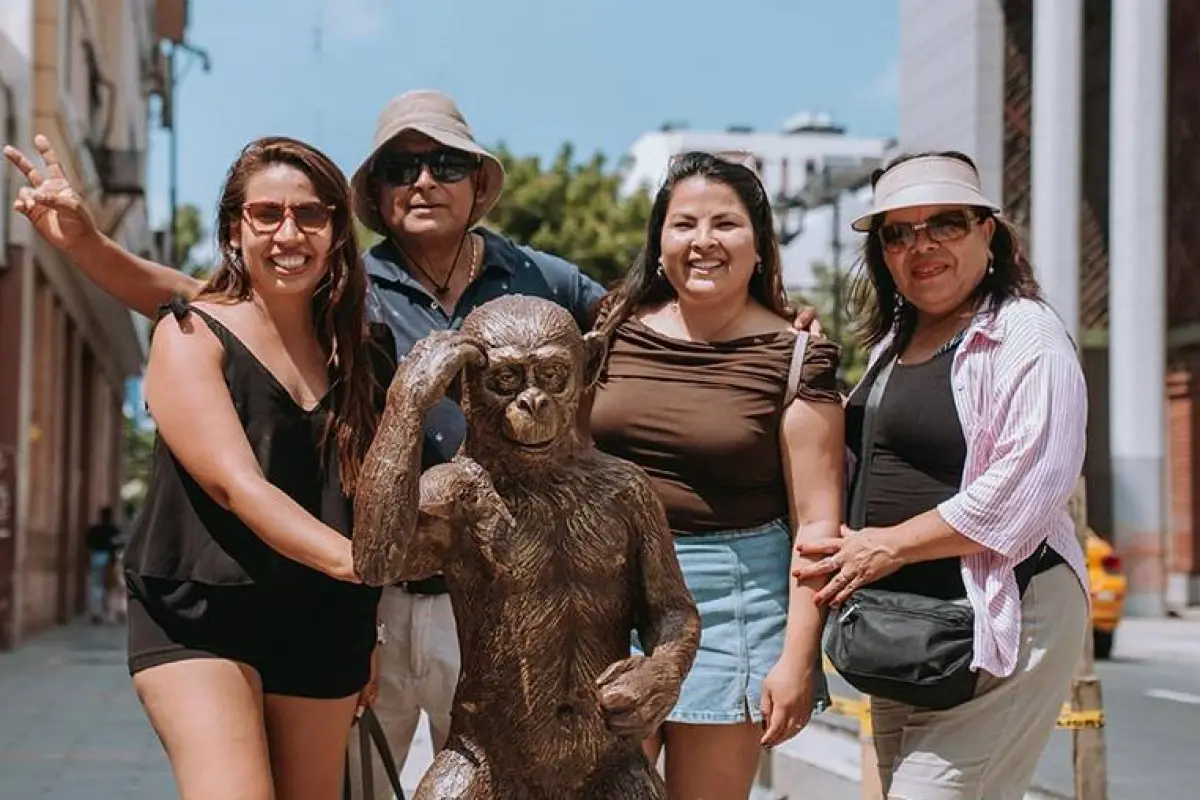 Municipio de Guayaquil instala nueva obra de arte en calles Pichincha e Illingworth