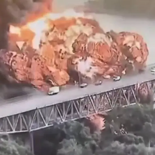 Panamá: Explosión de tres camiones cisterna ocasionó un infierno en el puente de las Américas
