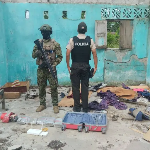 Quinindé: militares decomisan droga en viviendas abandonadas durante operativo