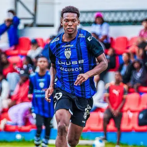 Independiente del Valle y Newcastle United firman la documentación del traspaso de Johan Martínez  