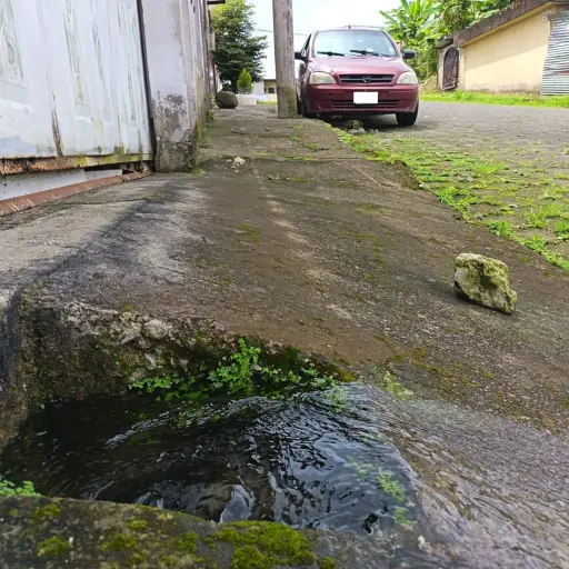 Aumento en planillas de agua potable y fugas generan reclamos en urbanización Ciudad Verde