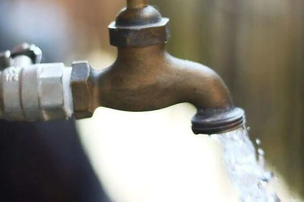 El consumo de agua potable ha bajado en la capital., Redes sociales
